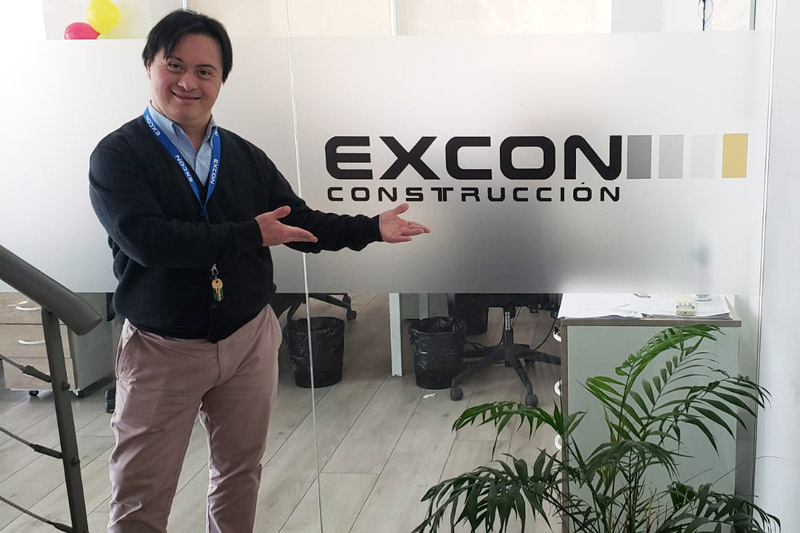 Sebastián Solorza en su lugar de trabajo en Excon